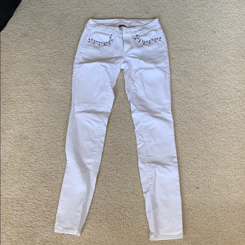 White skinny jeans